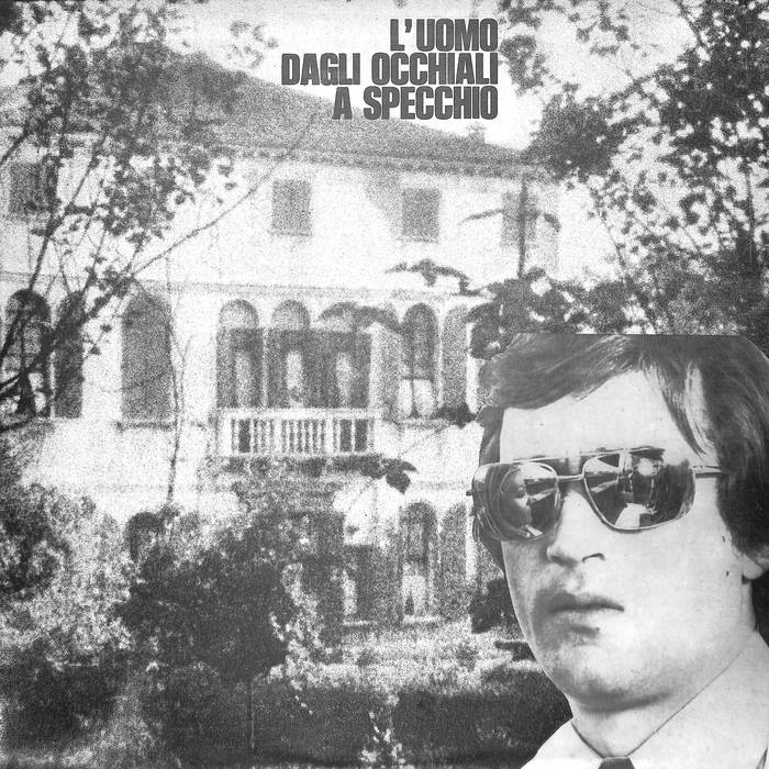 Luomo Da Gli Occhiali A Specchio